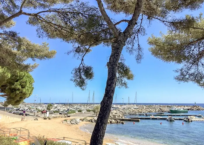Apartment Les Calanques Thalassotherapie-2 By Interhome Les Issambres