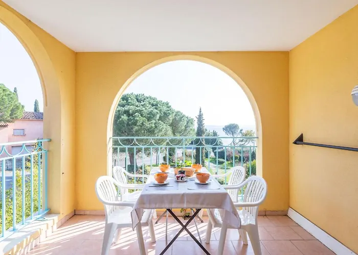Apartment Les Calanques Thalassotherapie-2 By Interhome