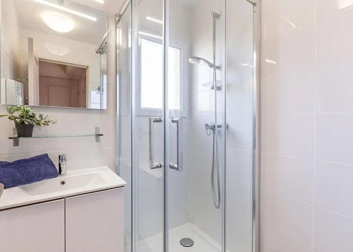 Apartment Les Calanques Thalassotherapie-2 By Interhome Les Issambres