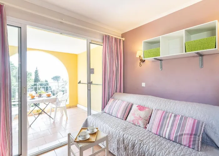 Apartment Les Calanques Thalassotherapie-2 By Interhome